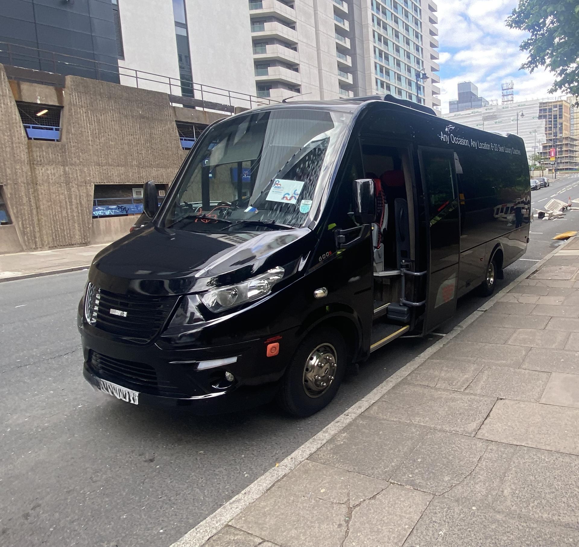 Luxury midi coach