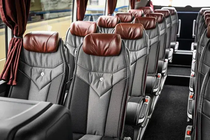 Luxury midi coach